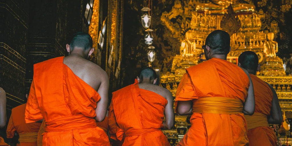 Photography-Wat-Pho-monks