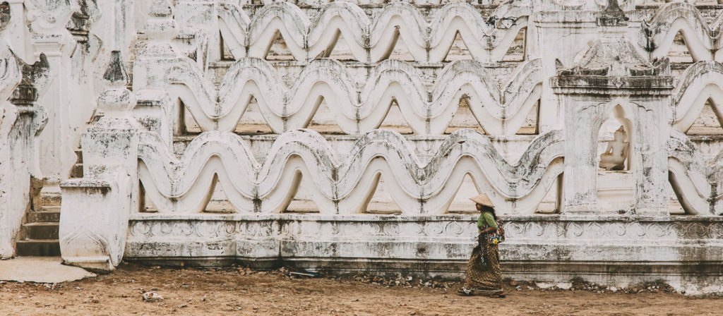 Photography-Myanmar-Mingun-Hsinbyume-Pagoda-Walking
