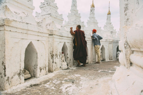 Photography-Myanmar-Mingun-Hsinbyume-Pagoda-Monk-kid