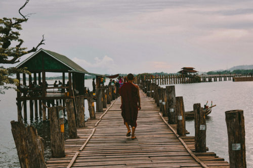 Photography-Myanmar-U-Bein-Bridge-monk