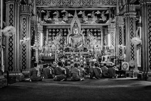 Photography-Wat-Phan-On-Black-and-White-Monks
